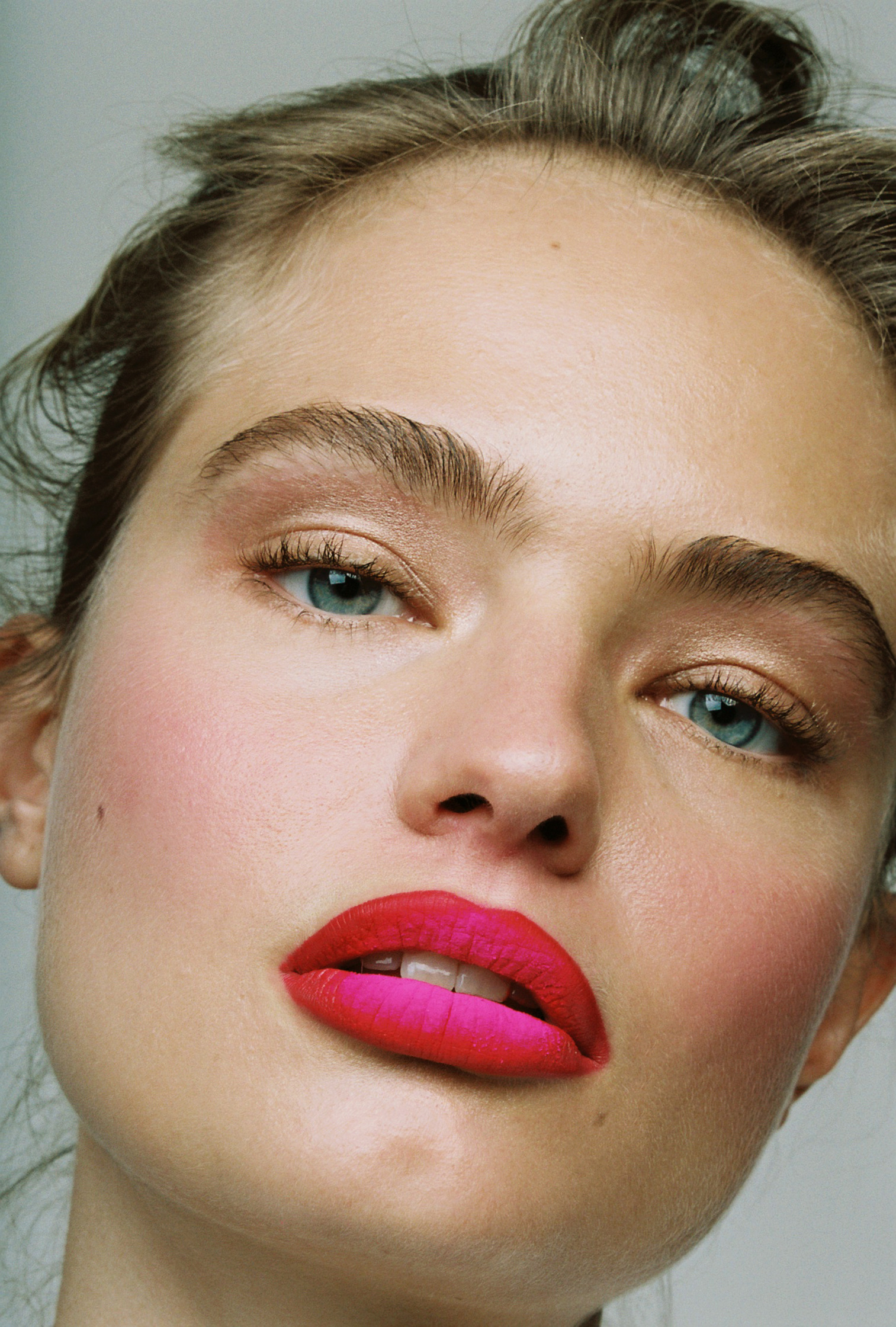 beauty editorial Pretty in Pink with @annamilaofficial by Frauke Fischer
