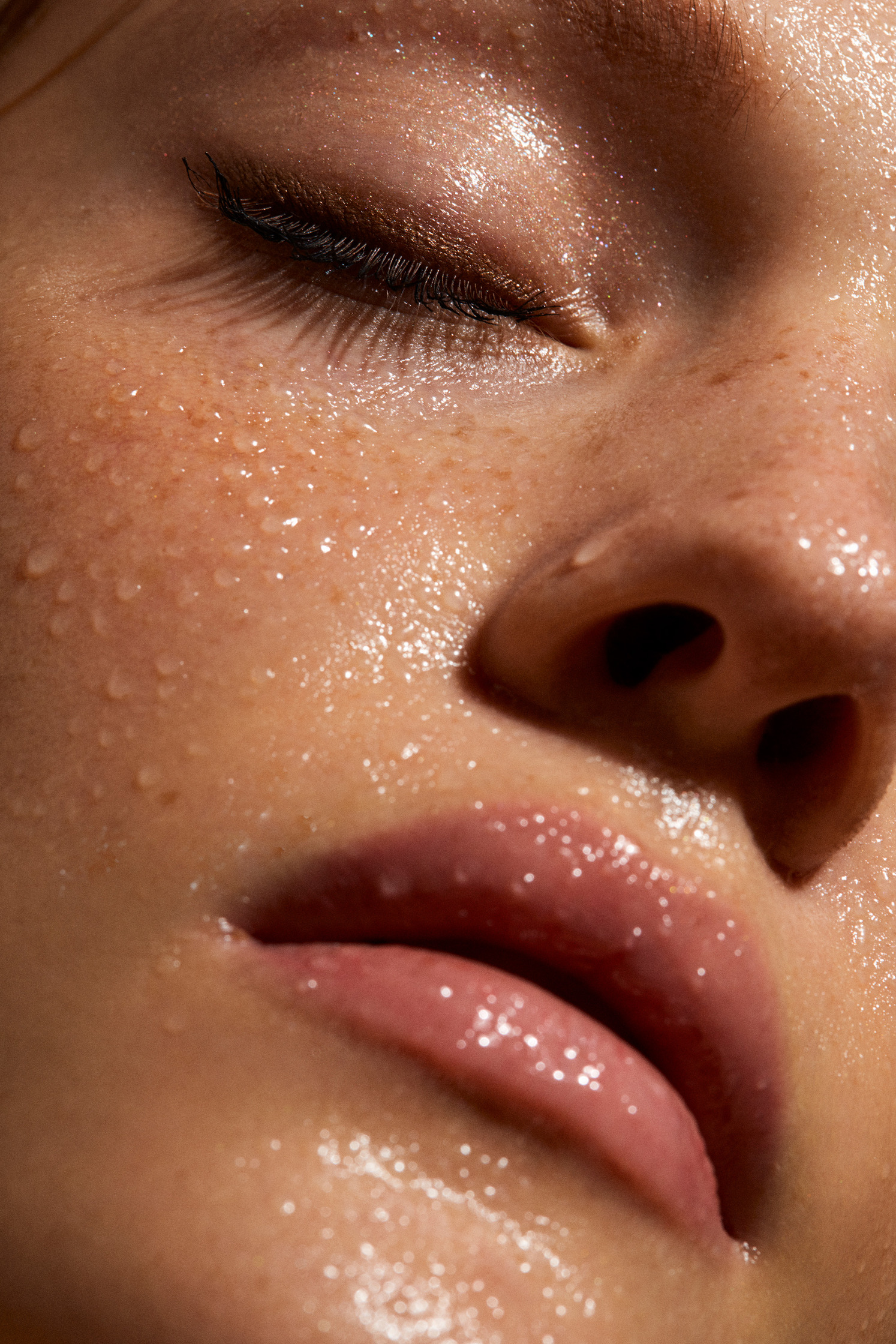 a close up of a woman with freckles on her face by beautyphotographer Frauke Fischer