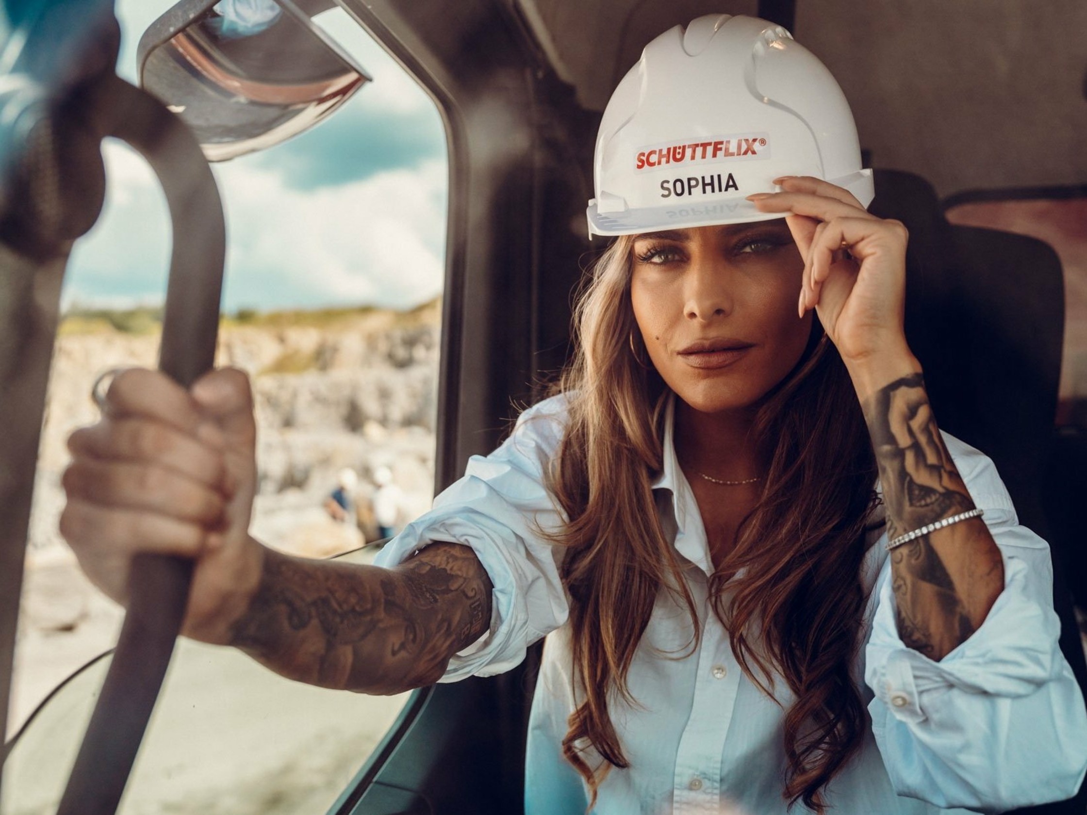 a woman in a hard hat driving a truck, Sophia Thomalla - Schüttflix
